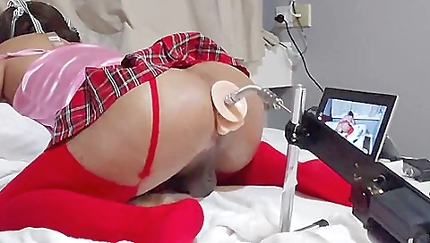 Horny teen with a great ass is getting her asshole filled