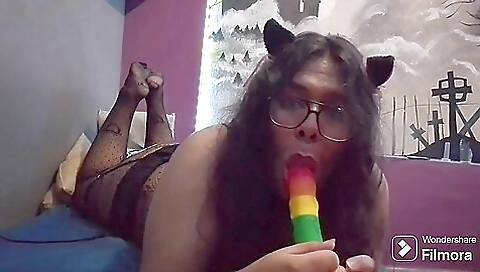 Latina trans girl with big booty is fucking her dildo