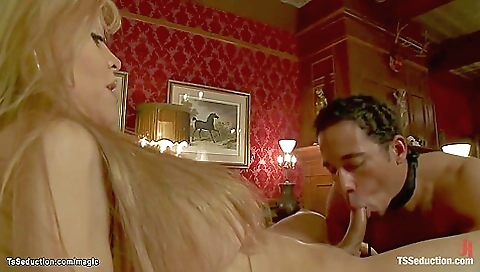 Latina chicks giving a deepthroating ride to a guy