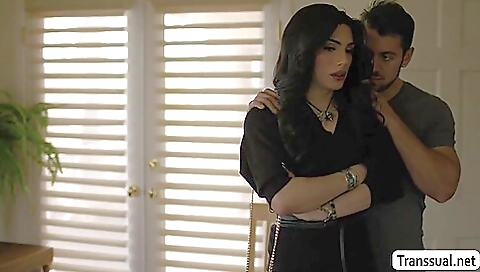 Amateur brunette gets her ass fucked in a hardcore vid